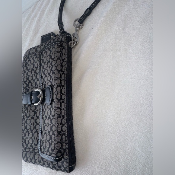 ‼️SOLD‼️Authentic Vintage Coach Soho Mini Black and Gray Logo Wristlet - Picture 8 of 13